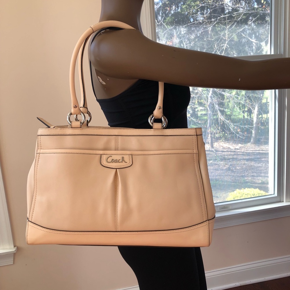 COACH NEUTRAL LEATHER BAG
